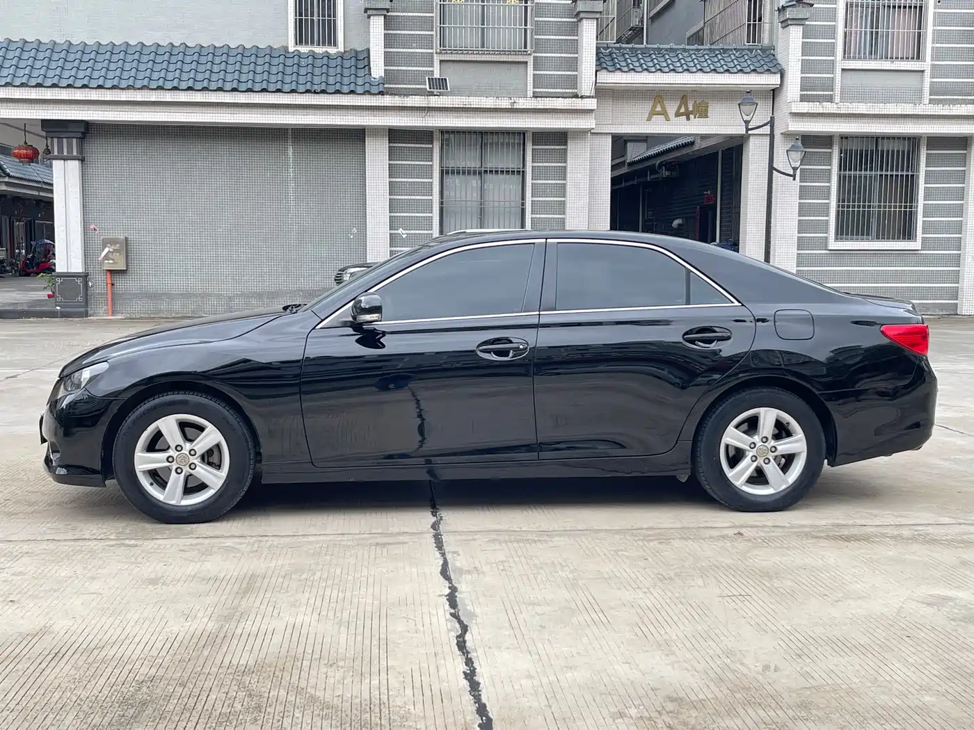 Toyota Reiz 2010 2.5V Elegance Elite Edition фото 4