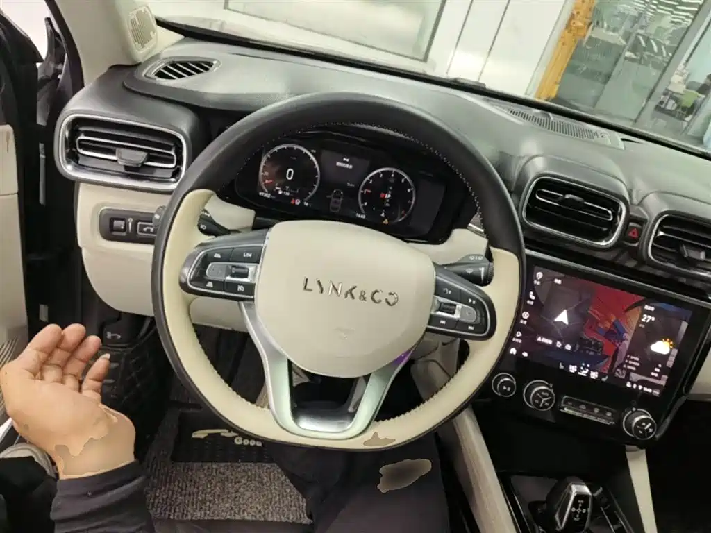 Lynk & Co 02 2018 Model 1.5T DCT 2WD Yao Pro Edition China V фото 11