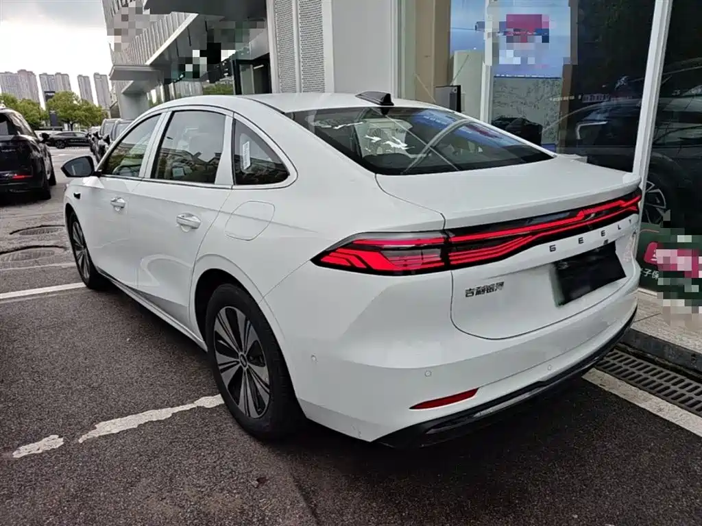 Geely Galaxy Galaxy A7 2025 EM-i 150km Long Voyage Edition фото 23