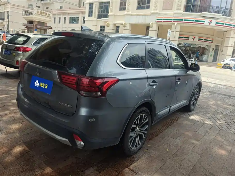 MITSUBISHI OUTLANDER