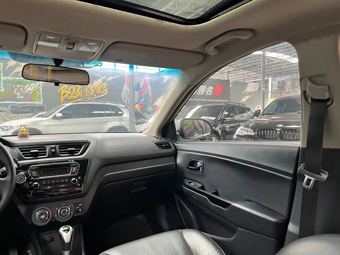 Kia K2 2012 Sedan 1.6L AT Premium Commemorative Edition фото 13