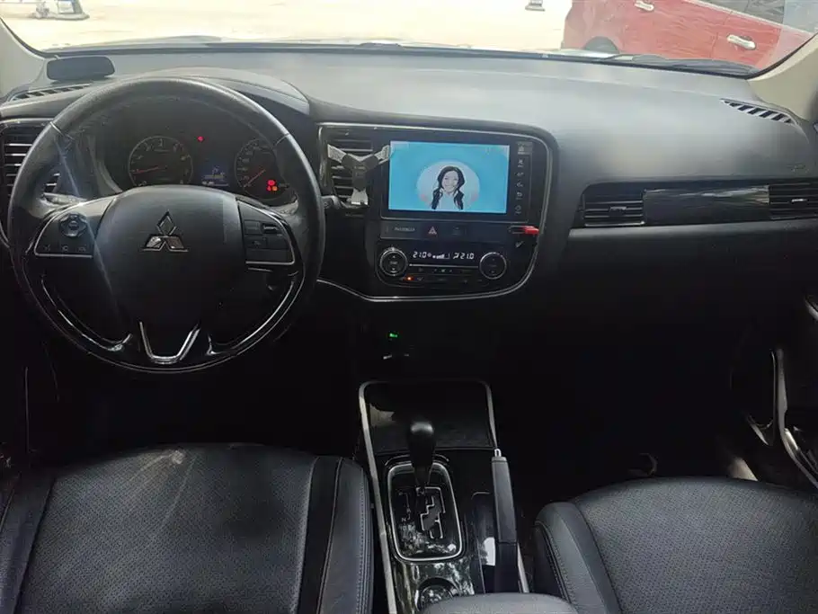 MITSUBISHI OUTLANDER