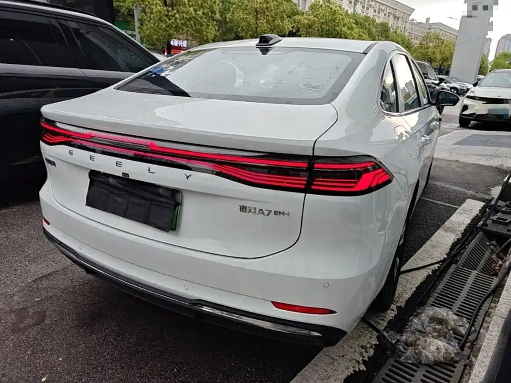 Geely Galaxy Galaxy A7 2025 EM-i 150km Long Voyage Edition фото 5