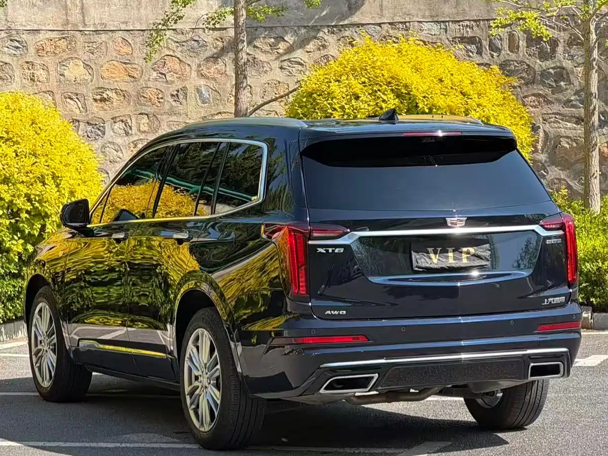 CADILLAC XT6