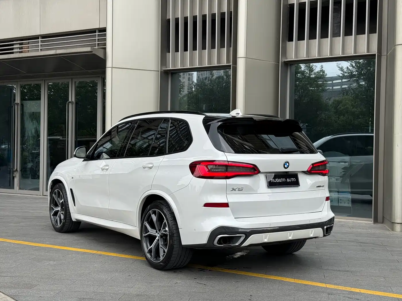 BMW X5 (Import) 2019 xDrive40i Exclusive M Sport Package фото 4