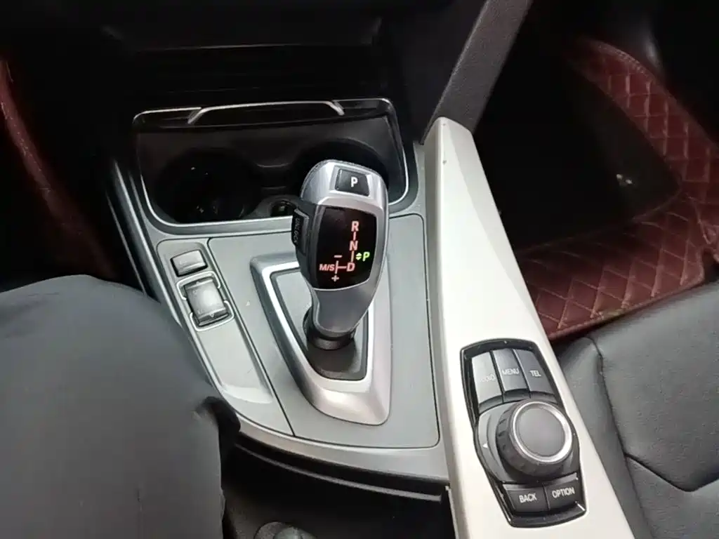 صورة 14 - BMW 4 Series