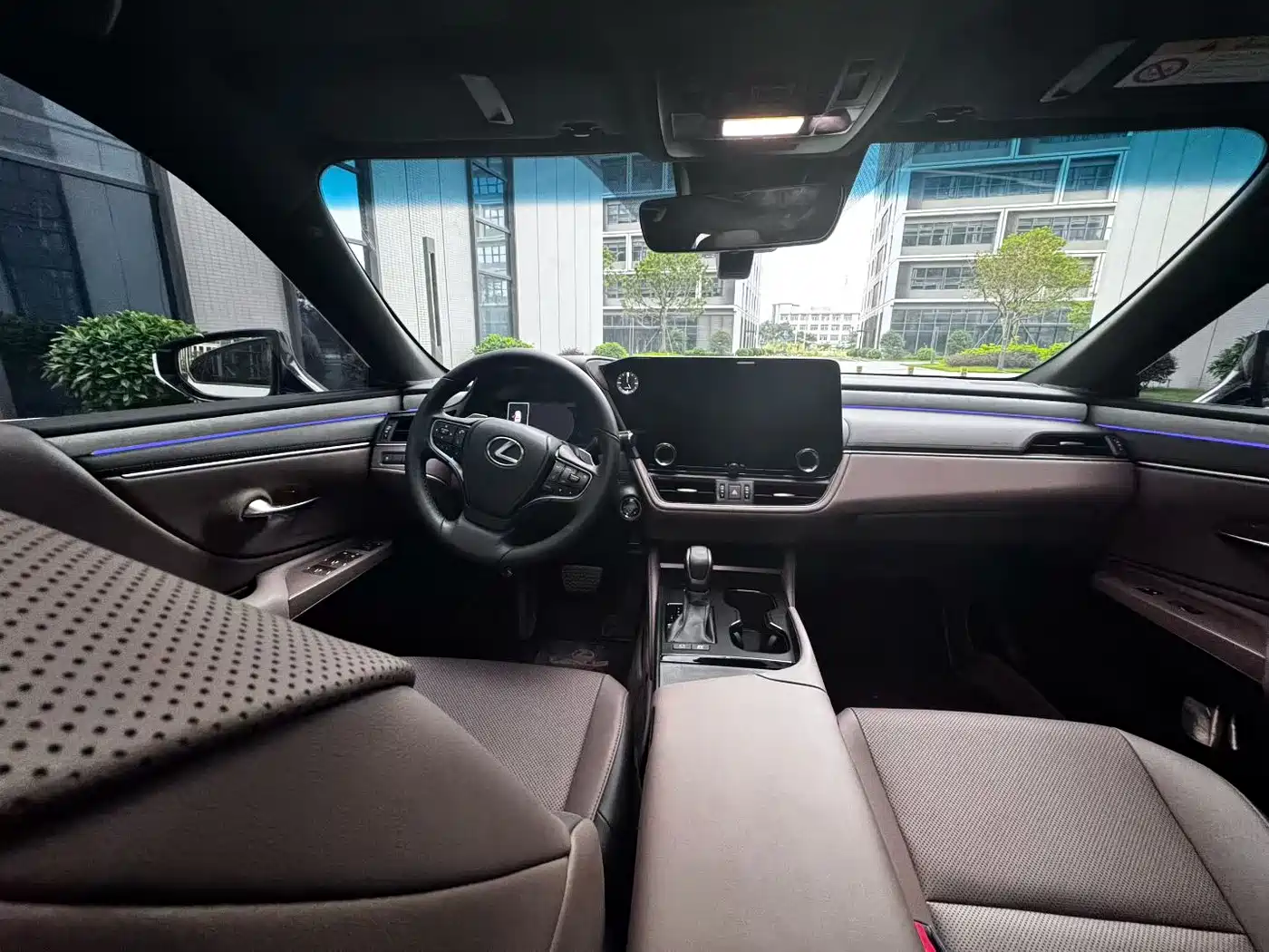 Lexus ES 2025 300h Ultimate Edition фото 4
