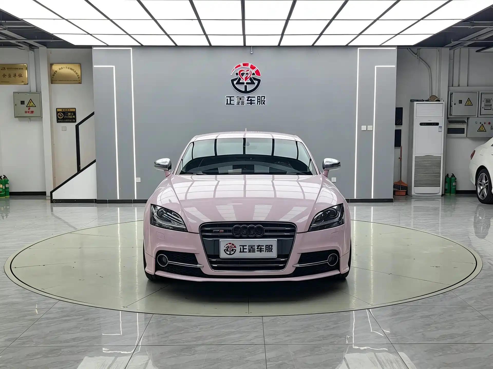 Фото 2 - Audi TTS