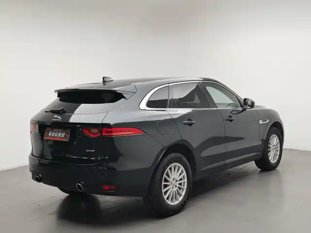 Jaguar F-PACE 2018 2.0T 4WD Urban Premium Edition — фото 2
