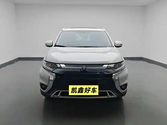 Mitsubishi Outlander 2020 2.0L 2WD Premium 5-seater фото 2