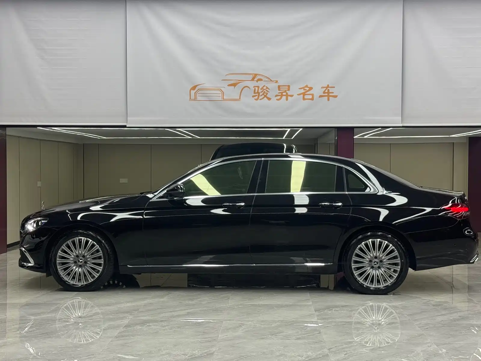Фото 8 - Mercedes-Benz E-Class