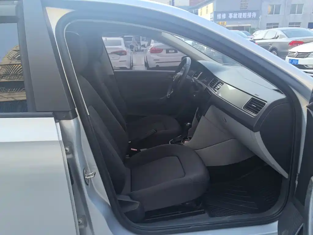 Фото 25 - Škoda Rapid