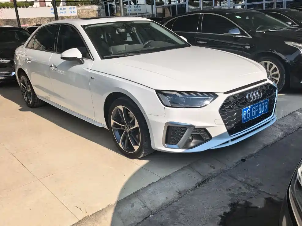 Audi A4L 2022 40 TFSI Luxury Elegance