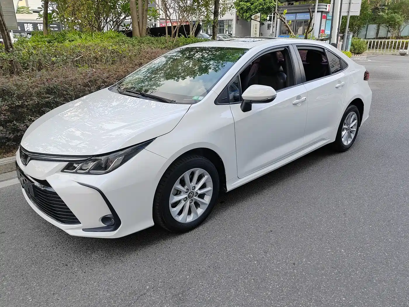 Toyota Corolla 2019 1.2T S-CVT GL-i Luxury Edition фото 3