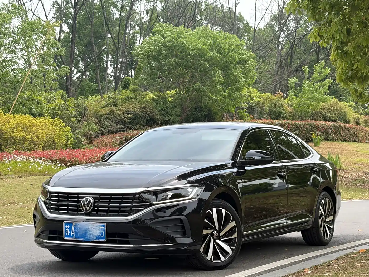 Volkswagen Passat 2025 Outstanding 380TSI Starlight Dragon Soaring Edition