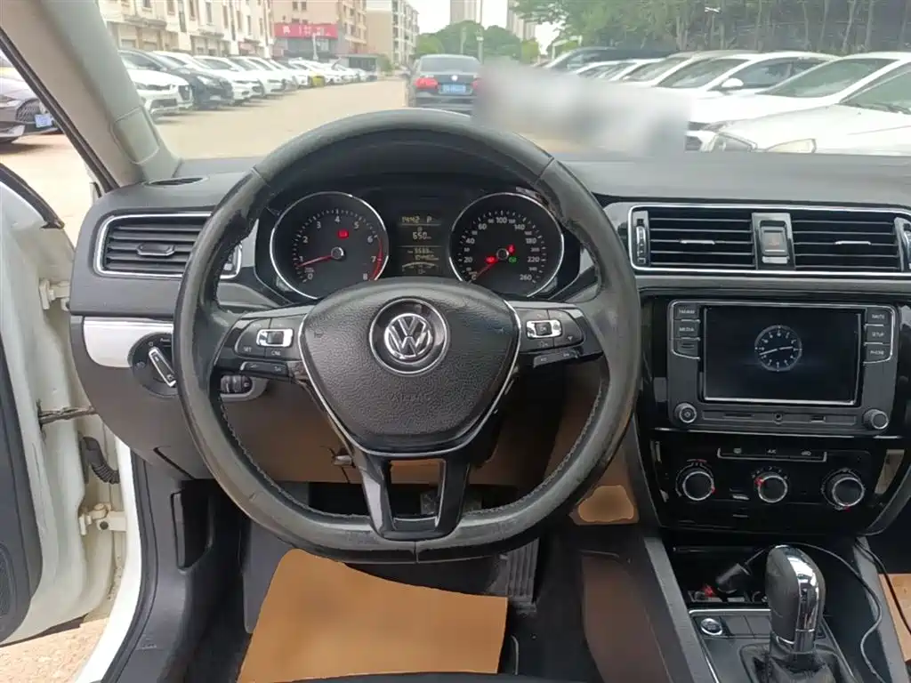 Volkswagen Sagitar 2017 1.6L Automatic Comfort фото 11