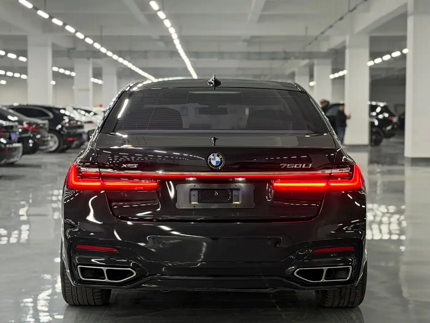 BMW 7 Series 2016 750Li xDrive 4-Seater фото 8