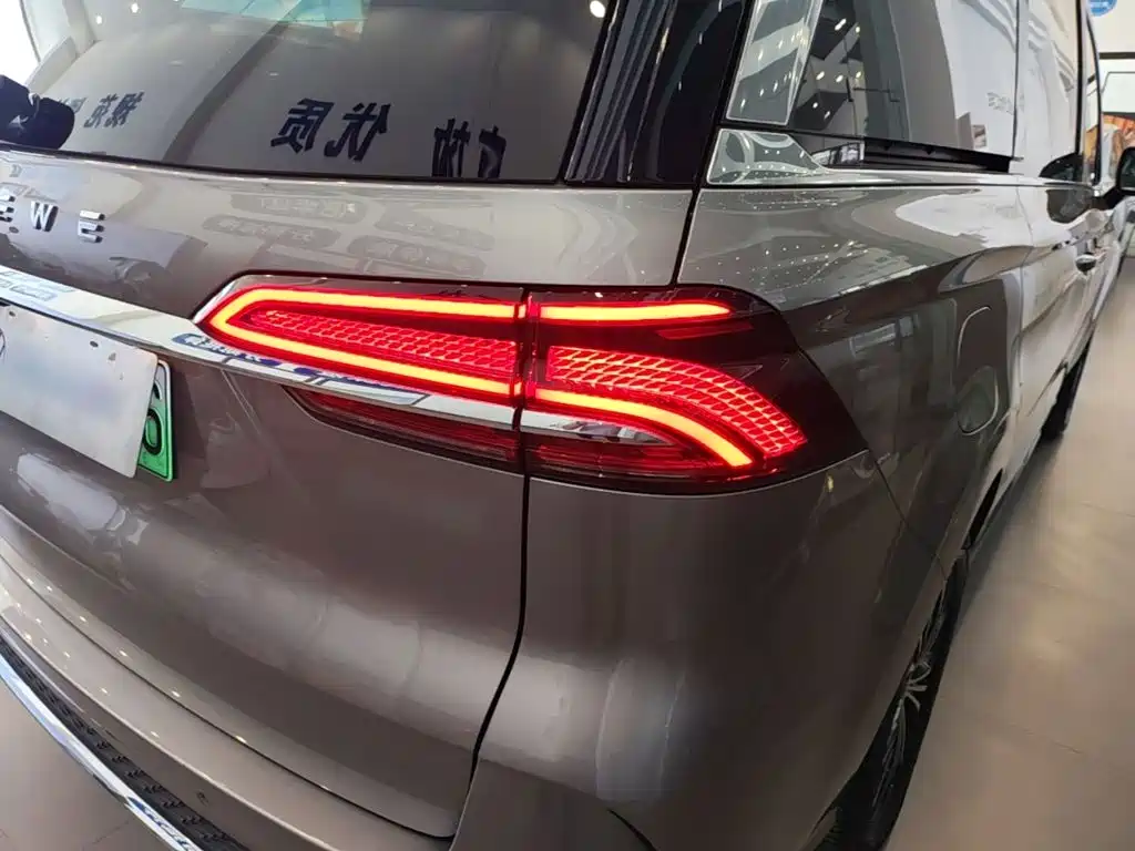Roewe iMAX8 EV 2024 2025 1.5T DMH Land Luxury Edition