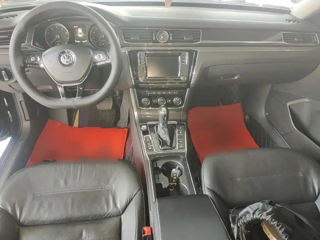 Фото 10 - Volkswagen Passat