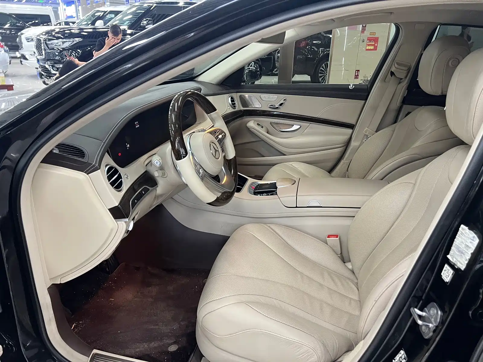 Photo 4 - Mercedes-Benz S-Class