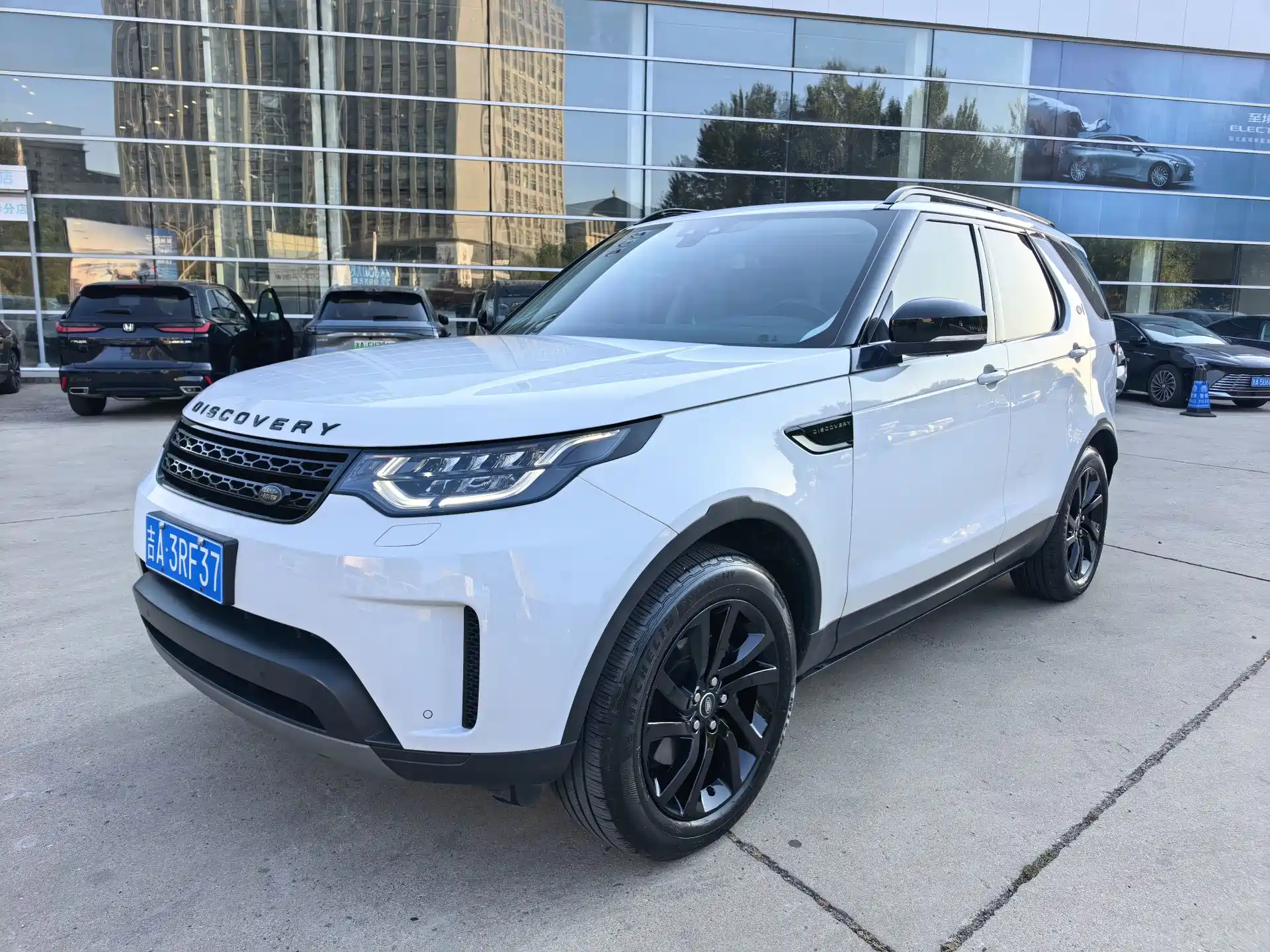 Photo 1 - Land Rover Discovery