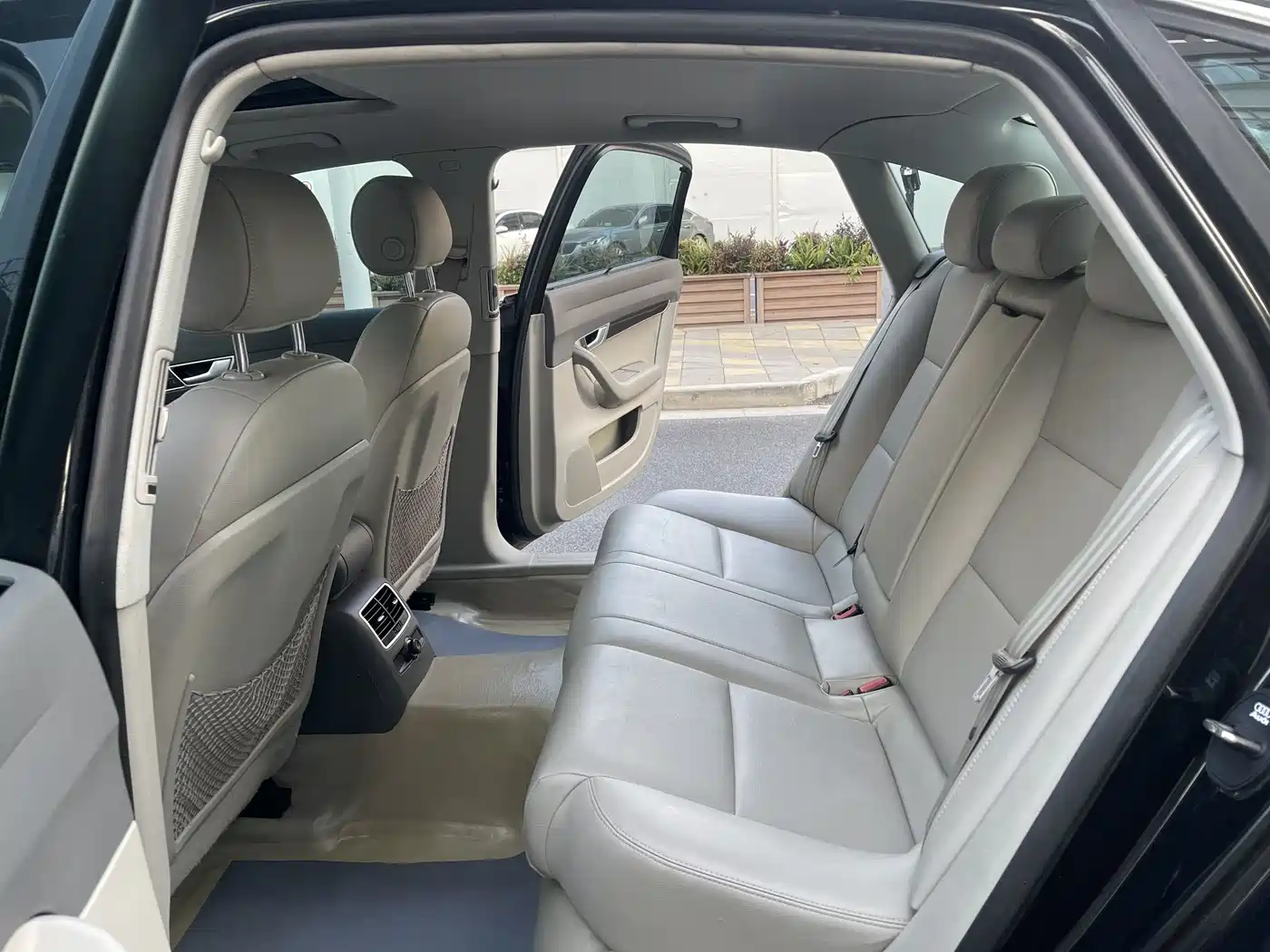 Фото 9 - Audi A6L
