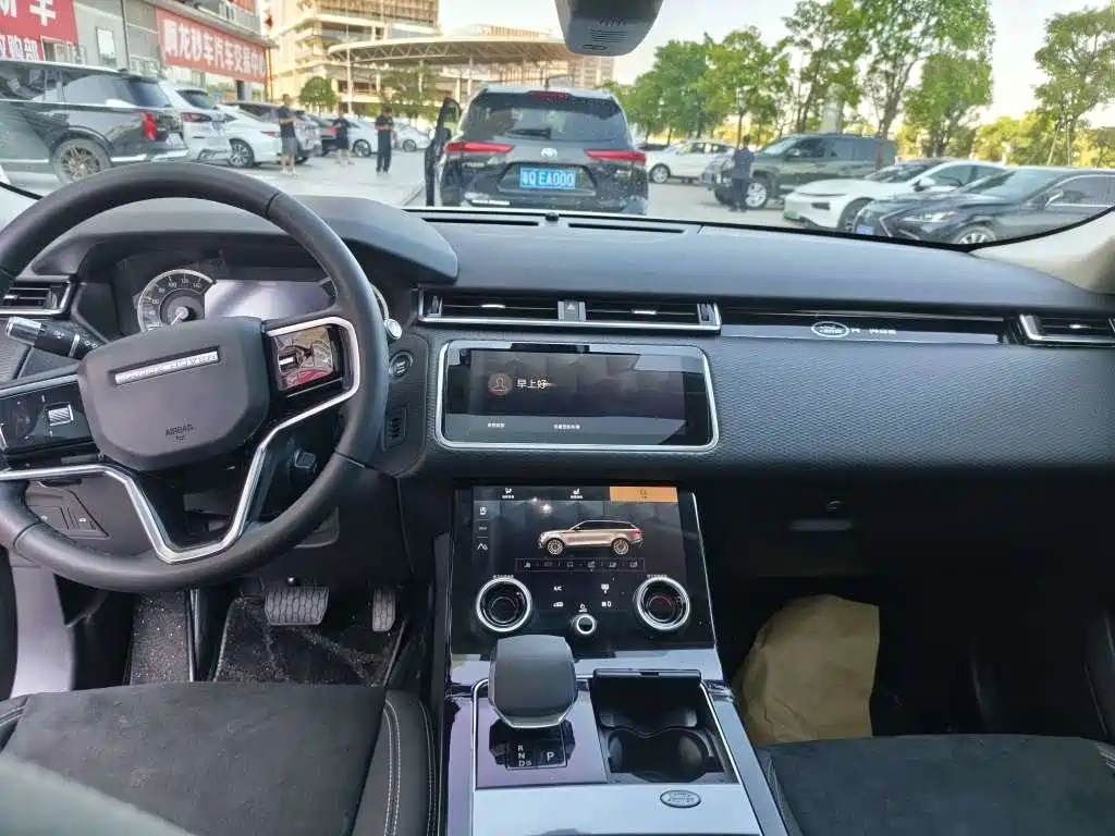 Фото 8 - Land Rover Range Rover Velar