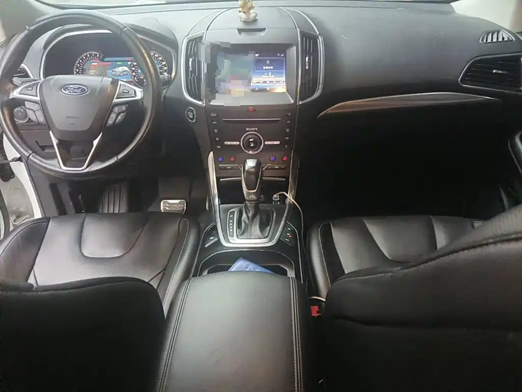 Фото 11 - Ford Edge