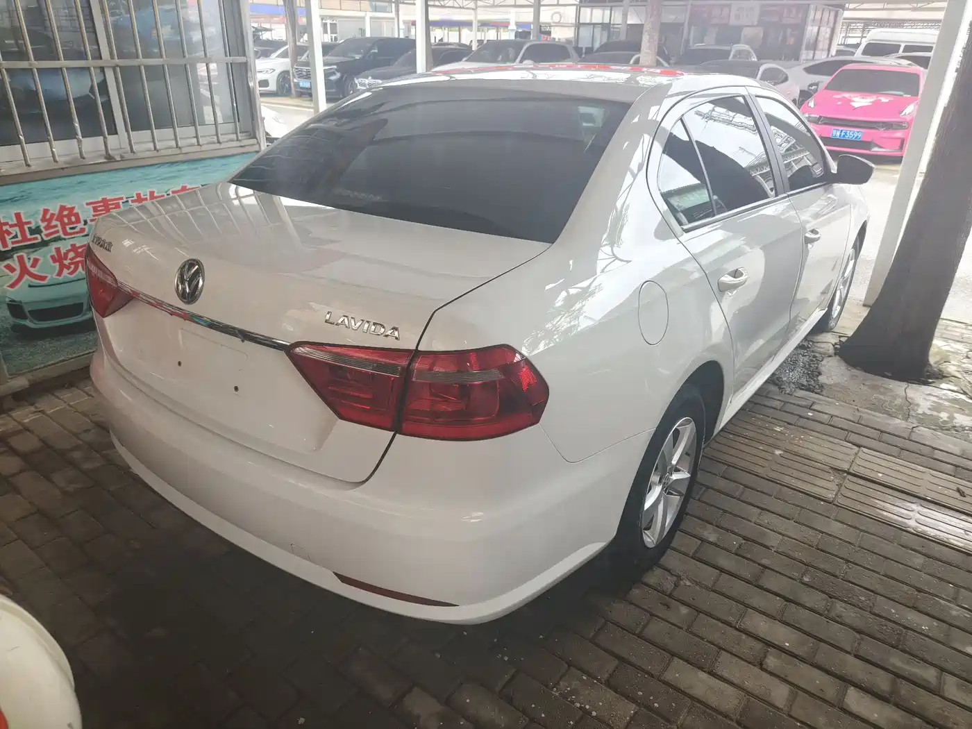 Volkswagen Lavida 2013 Facelift Classic 1.6L Automatic Trend фото 5