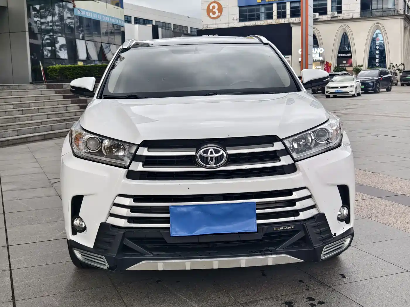 Photo 2 - Toyota Highlander