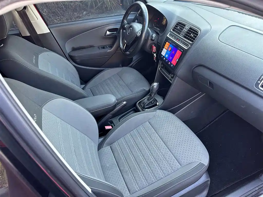 Volkswagen Polo 2016 1.6L Cross Polo Automatic фото 12