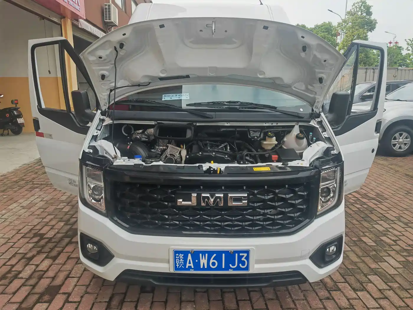 Jiangling JMC Fushun 2025 Model 2.0T 8AT Diesel Short Wheelbase Medium-High Roof Commercial Van 2/3 Seats фото 12