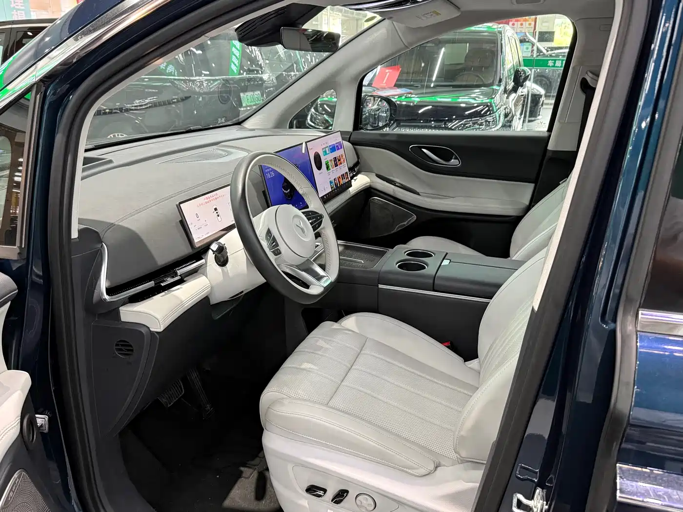 Voyah Auto Voyah Dreamer 2025 PHEV AWD Flagship Kunpeng Edition фото 5