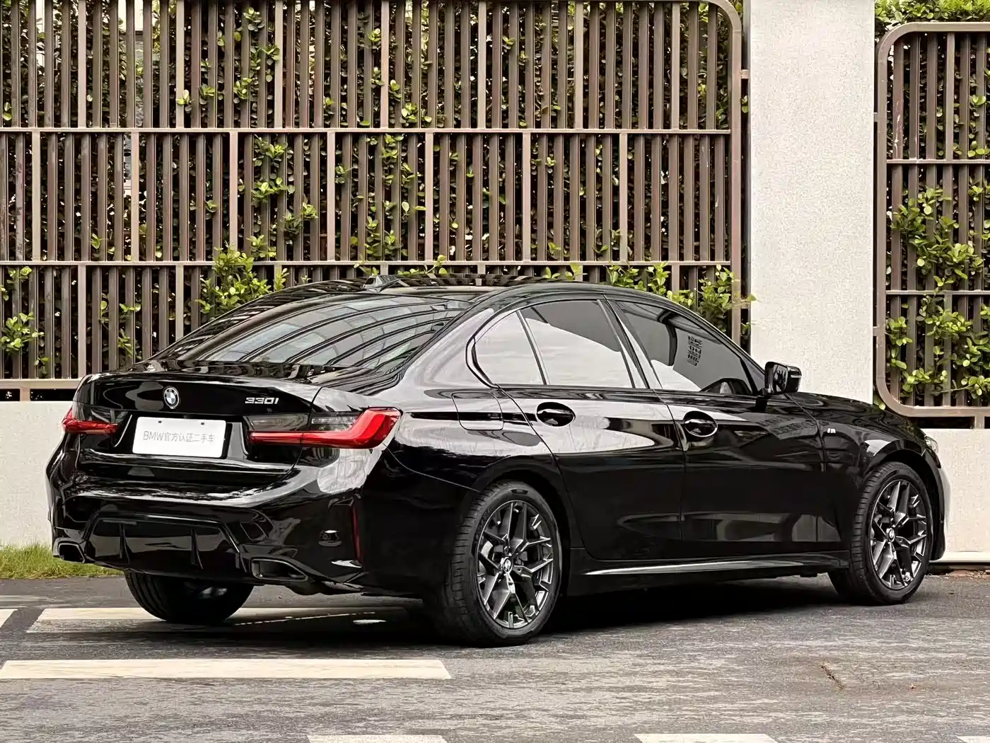BMW 3 Series 2025 330i M Sport Night Edition фото 5