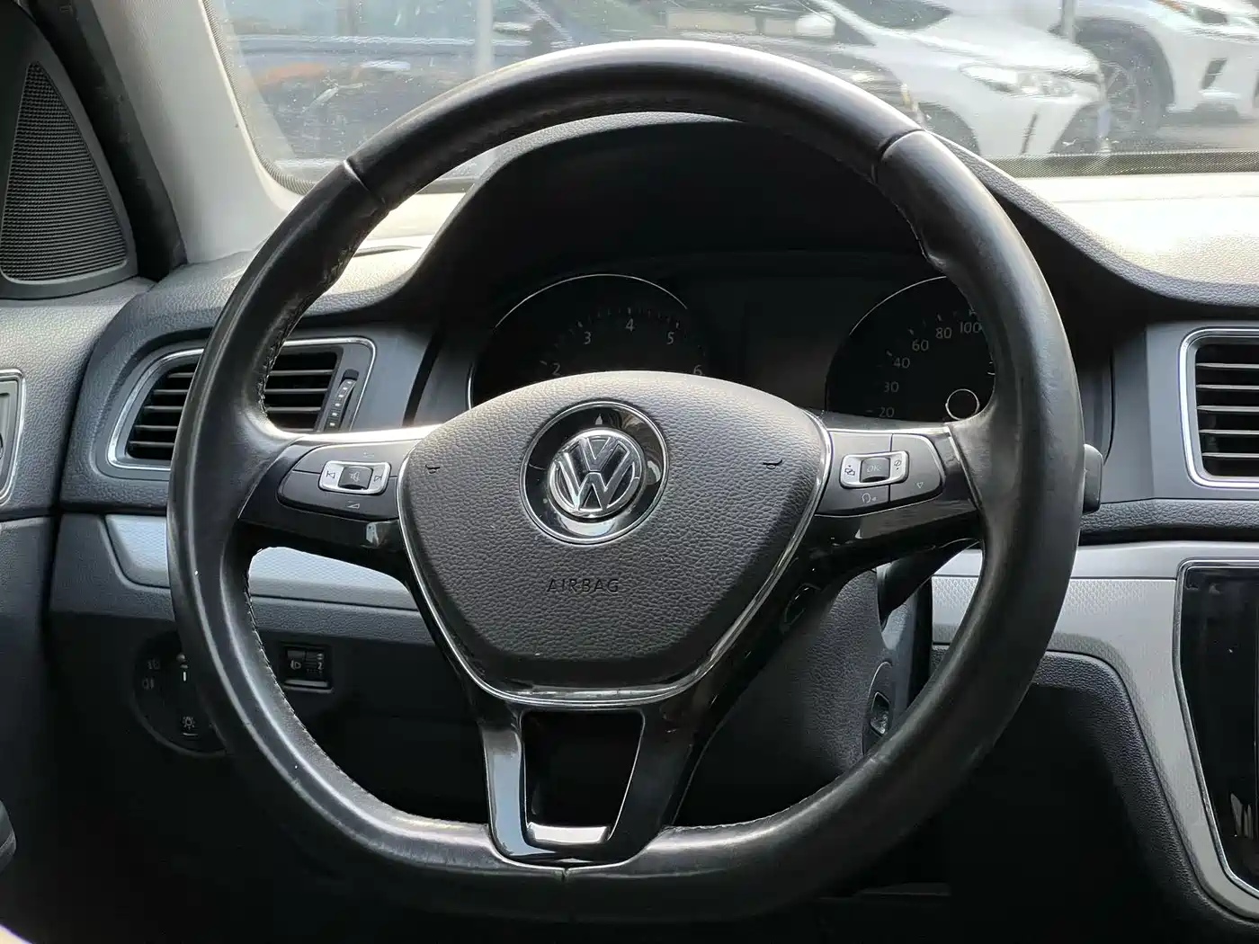 Volkswagen Lavida Tour 2017 180TSI DSG Comfort Edition фото 6