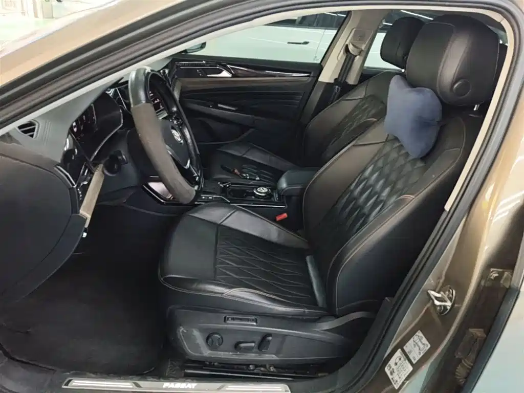 Volkswagen Passat 2019 Model 330TSI Luxury Edition China V фото 15