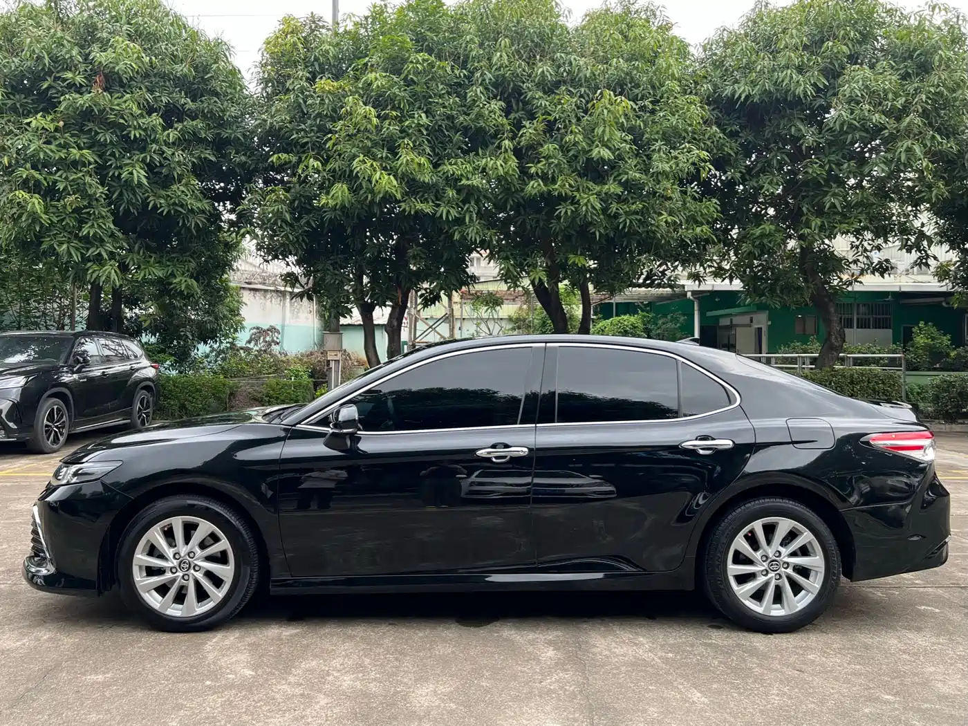 Toyota Avalon 2023 Hybrid 2.5L Luxury Edition фото 3