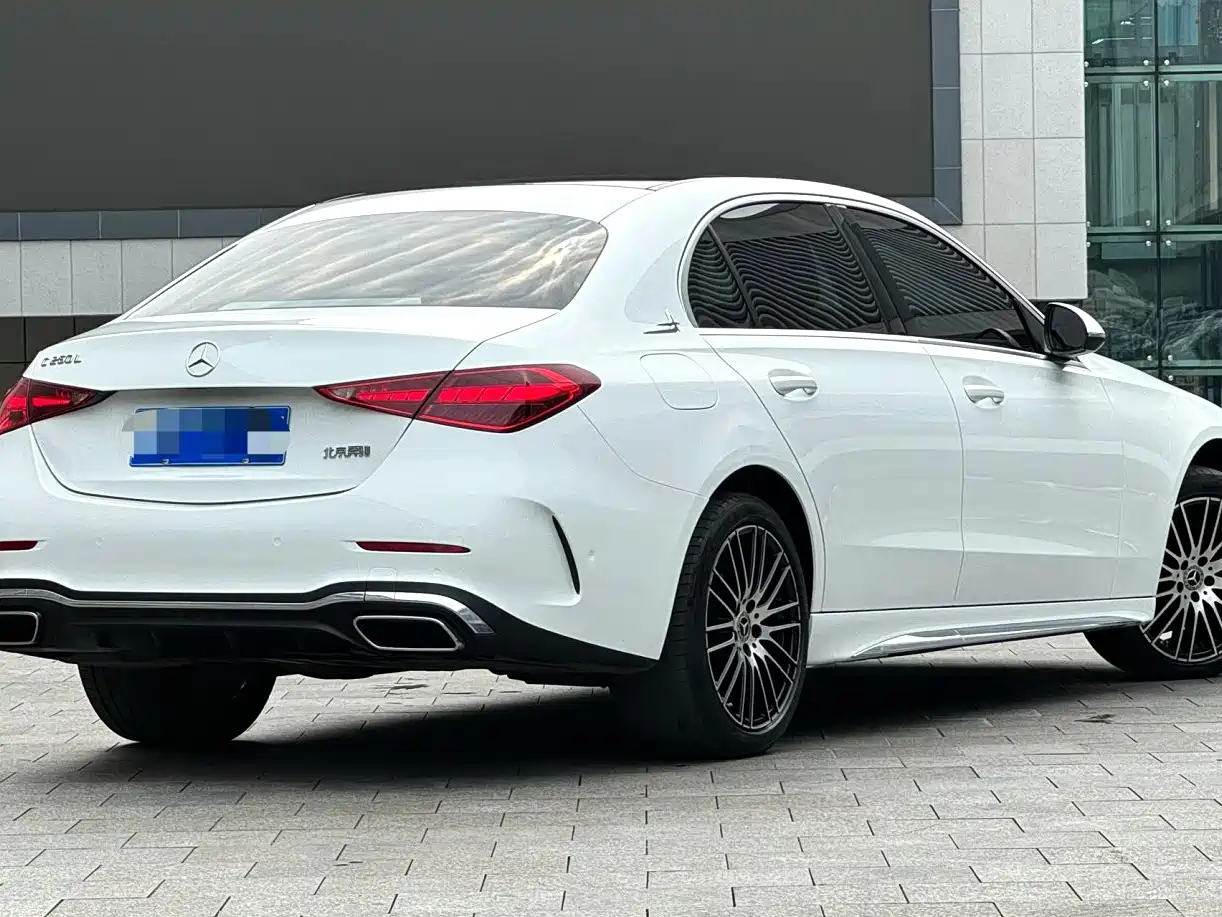 صورة 9 - Mercedes-Benz C-Class