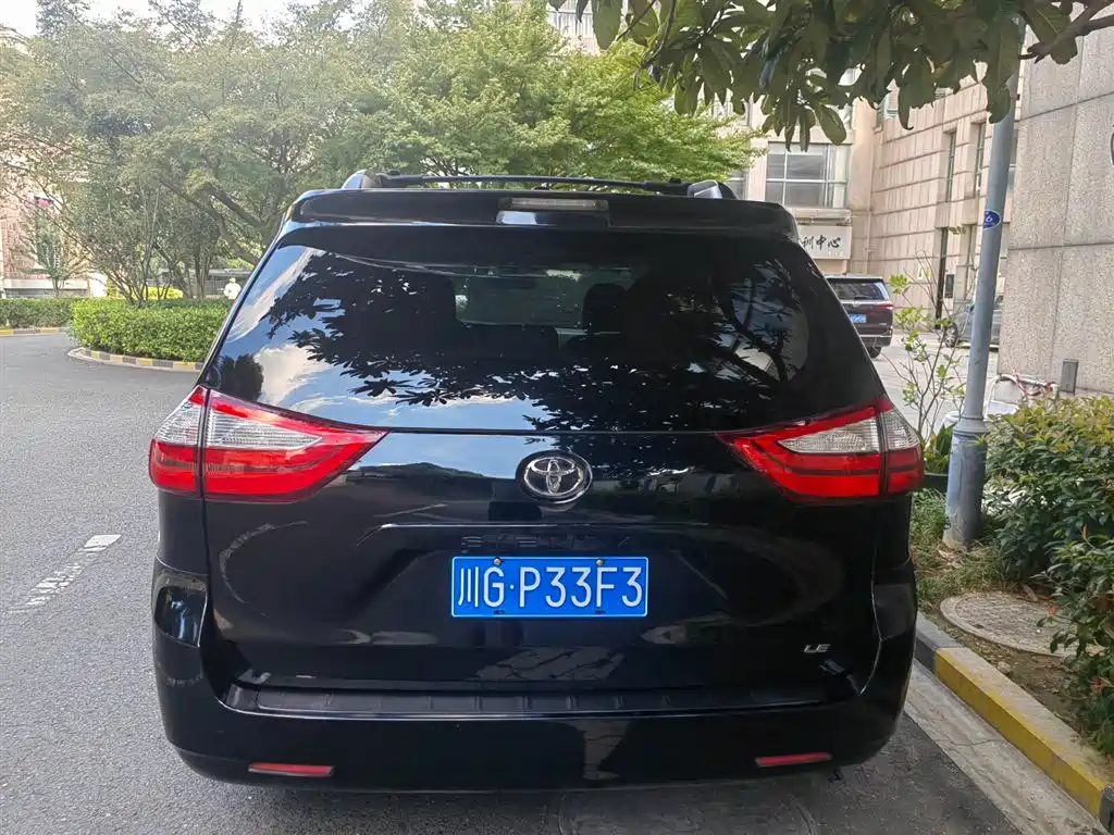 Toyota Sienna 2015 3.5L 2WD LE фото 10