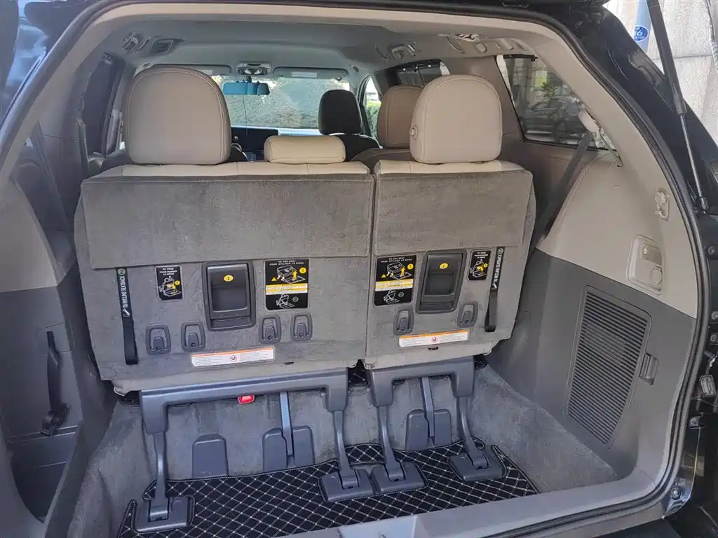 Toyota Sienna 2015 3.5L 2WD LE фото 17