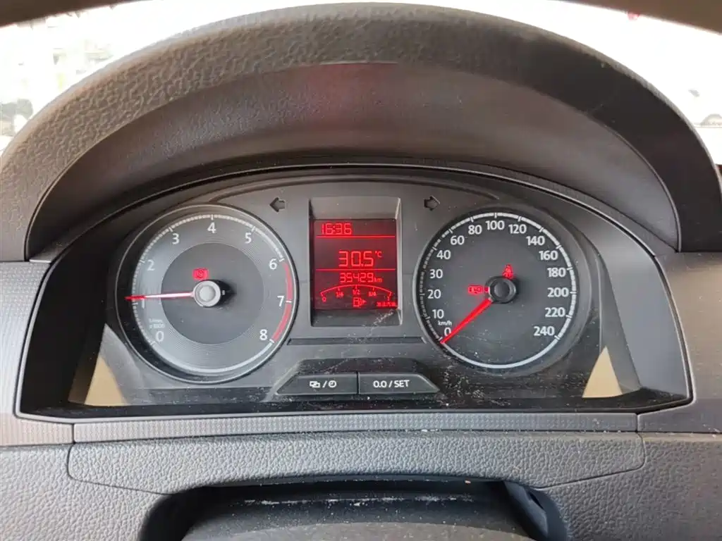 VOLKSWAGEN SANTANA
