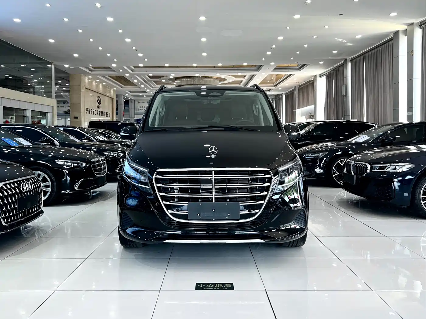 Mercedes-Benz V-Class 2024 V 300 L Long Wheelbase Luxury Edition фото 3
