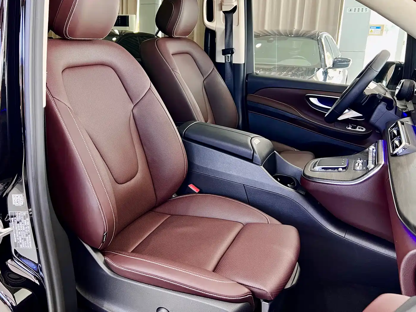 Mercedes-Benz V-Class 2024 V 300 L Long Wheelbase Luxury Edition фото 8