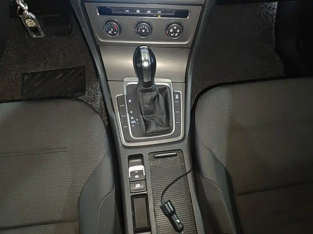 Volkswagen Golf 2015 1.6L Automatic Comfort фото 14