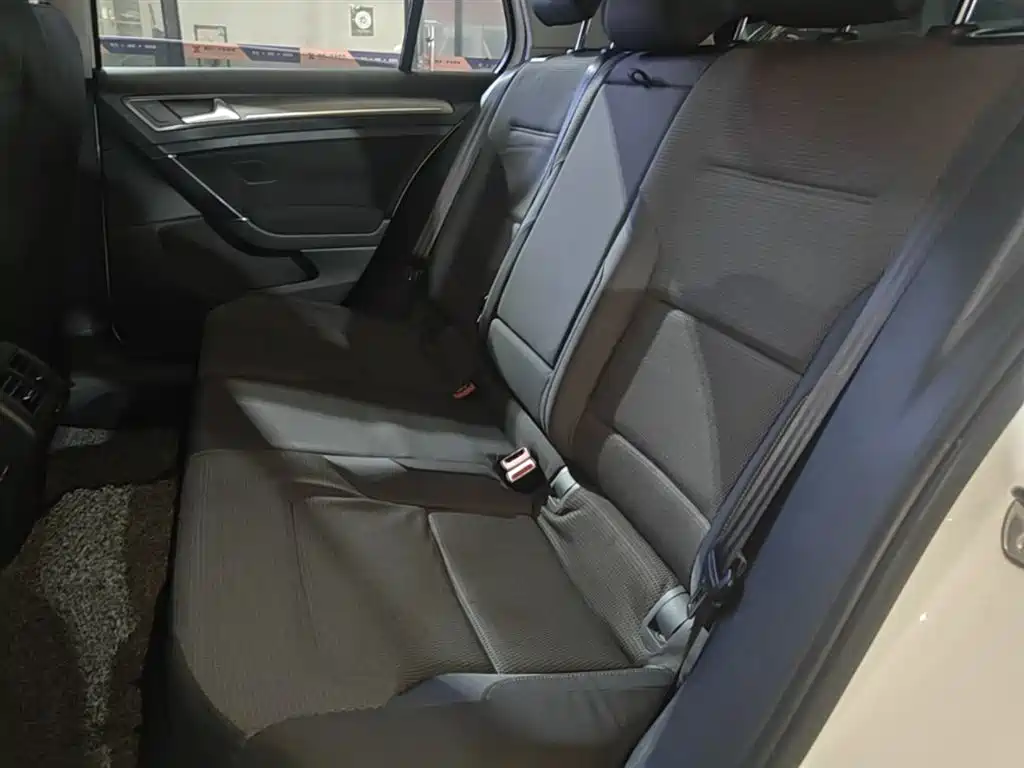 Volkswagen Golf 2015 1.6L Automatic Comfort фото 17