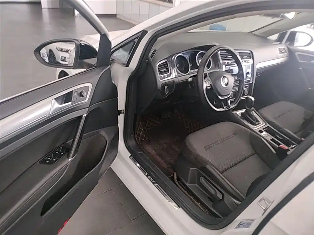 Volkswagen Golf 2018 230TSI Automatic Comfort фото 16