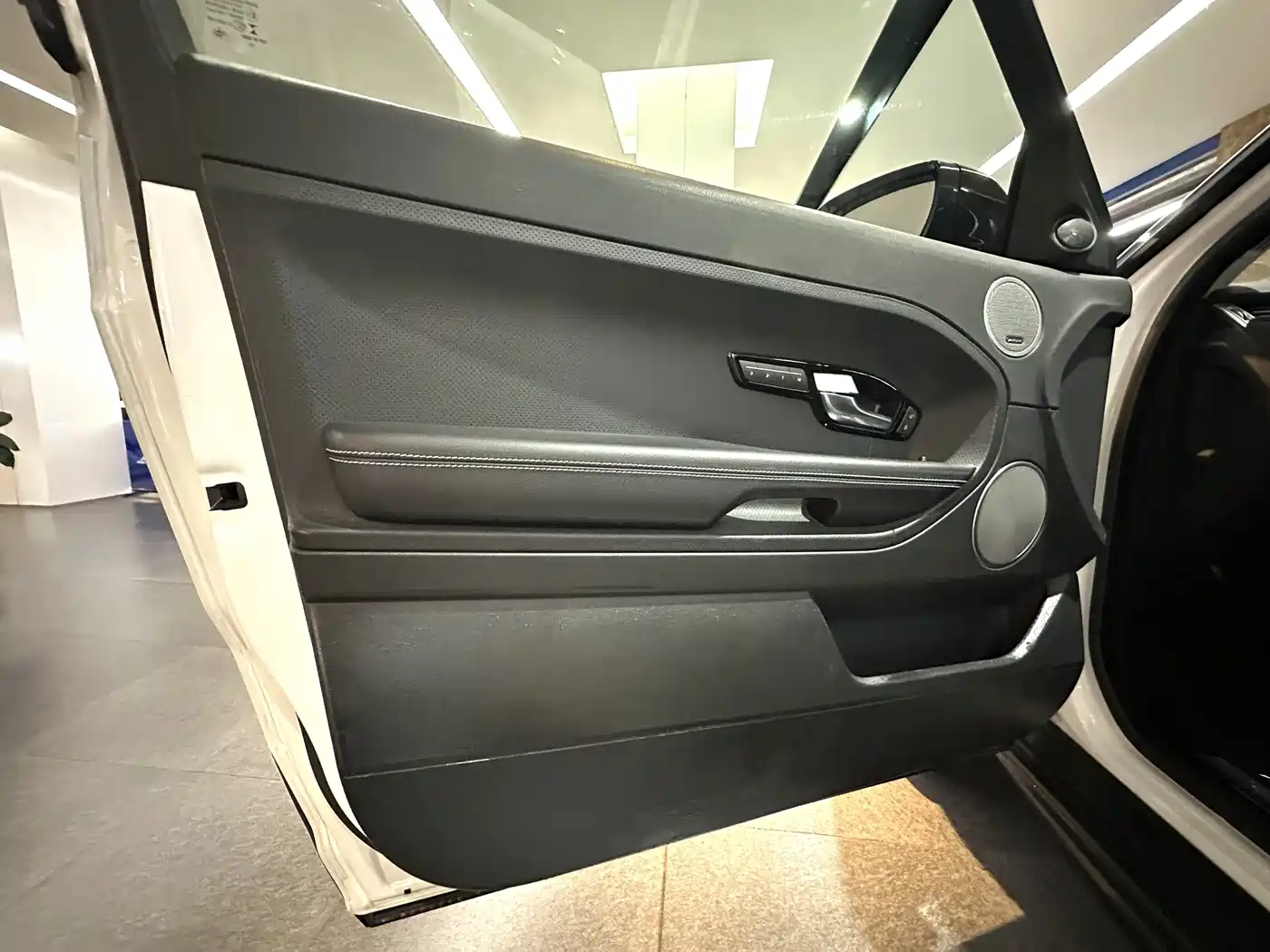 Land Rover Range Rover Evoque (Import) 2013 2013 2.0T 3-door Dynamic Edition
