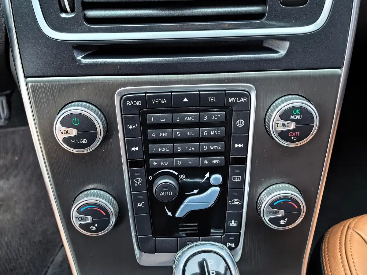 Фото 10 - Volvo S60