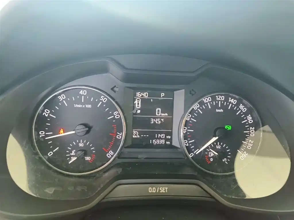 Škoda Octavia 2017 1.6L Automatic Pioneer Edition фото 12