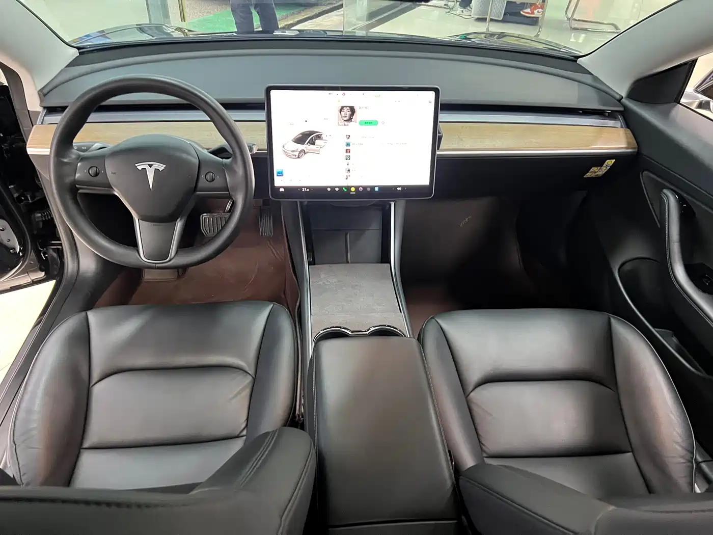 TESLA MODEL 3